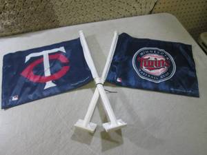 (E-2) 2 Minnesota Twins Auto Window...