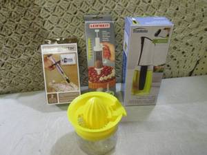 (BS) Assorted Kitchen Items...