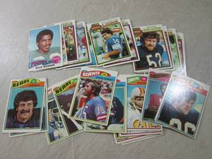 (EC1) Assorted Football Cards...