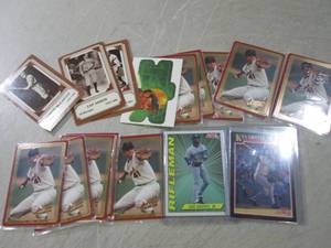 (EC1) Assorted Baseball Cards...