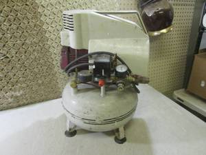 (D-2) Tool Shop 2HP 4-Gal Pancake A...