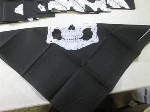 (F-0) Lot of 15 Half Skull Face Mas...