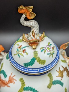 lot 18 image: Herend Hungary Poisson Hand Painted  Biscuit Jar