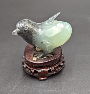lot 21 image: Miniature Carved Stone Birds