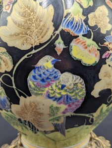 lot 23 image: Beautiful Double Handled Chinese Vase