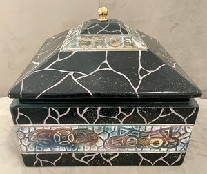 lot 166 image: Delightful Decorative Box