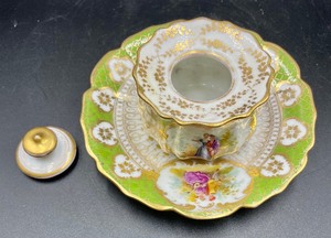 lot 113 image: Richard Klemm (Dresden of Germany) Porcelain Small Covered Dish