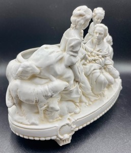 lot 119 image: Vintage Fine Porcelain Decor