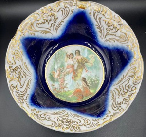 lot 133 image: Vintage Painted Serving Dish