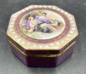 lot 142 image: German Trinket Box