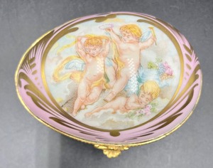 lot 145 image: Limoges of France Cherub Design Trinket Box