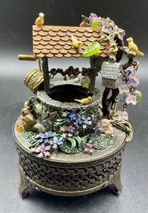 lot 150 image: Sweet Romance Wishing Well Trinket Box
