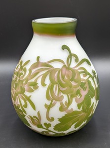 lot 37 image: Emile Galle Cameo Glass Vase (Reproduction)