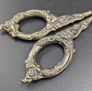 lot 44 image: Antique Figural Scissors