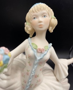 lot 172 image: Fancy Figurine