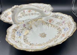 lot 194 image: Vintage Delightful Divided Dish