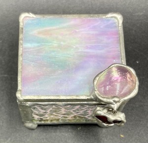 lot 212 image: Small Signed Art Glass Trinket Box