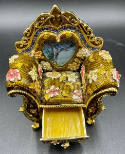 lot 215 image: Oifu Chair Figurine Trinket Box