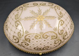 lot 81 image: Elegant Vintage Pink Glass Trinket Box