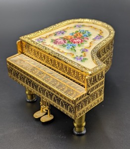 lot 85 image: Porcelain Piano Trinket and Music Boxes