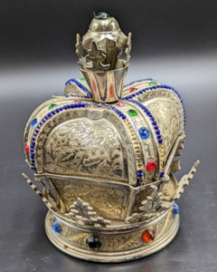 lot 254 image: Vintage Crown Jeweled Music Box