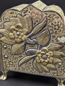 lot 256 image: Zimbalist Music BoxCigarette Case