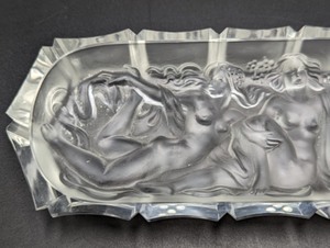 lot 257 image: Small Nude Figural Art Deco Vanity Tray