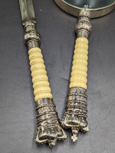 lot 266 image: Vintage Magnifying Glass and Letter Opener