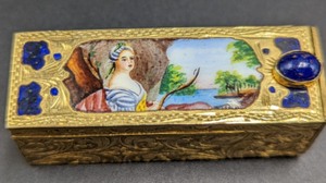 lot 243 image: Amazing Vintage Lipstick Case with Portrait Design