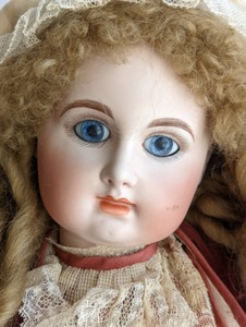 lot 412 image: Rabery Delphieu Doll
