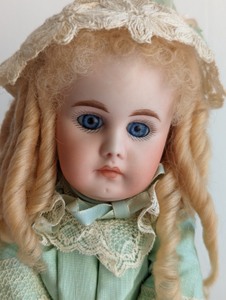 lot 418 image: 1982 Butler Repo Doll