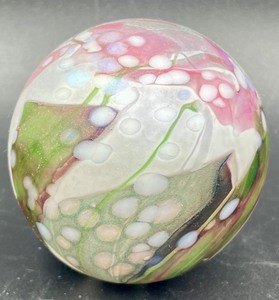 lot 333 image: Beautiful Art Glass Paperweight