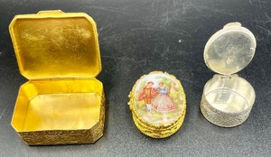 lot 332 image: 3 Pretty Trinket Boxes