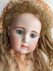 lot 427 image: 1984 Butler Repo Doll