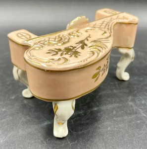 lot 340 image: Vintage Hand Painted Piano Figurine
