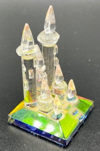 lot 347 image: Small Glass Castle Figurines