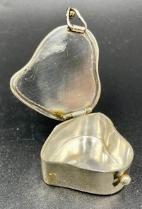 lot 357 image: Hearts Including a Stunning Sterling Silver Trinket Box