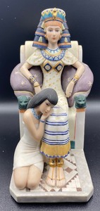 lot 354 image: Cleopatra The Legendary Queens Figurine Collection Numbered Figurine Created by Maruri