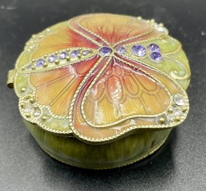 lot 358 image: Ashleigh Manor Trinket Box