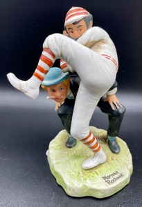 lot 371 image: Norman Rockwell Figurines