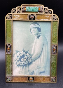 lot 382 image: Fabulous Frames