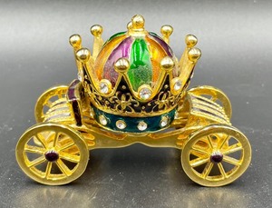 lot 391 image: Charming Carriage Trinket Box