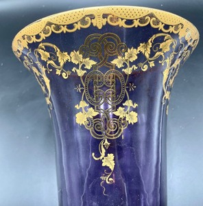 lot 452 image: Lovely Lavender Vase with Gold Accents