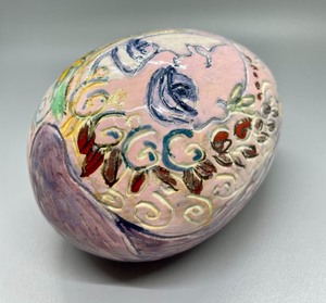 lot 319 image: Beautiful Hand Made Hand Painted Ceramic Egg Decoration