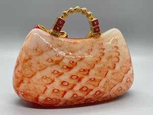lot 325 image: Amazing Art Glass Purse Decor