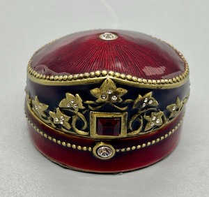 lot 443 image: Beautiful Enamel Trinket Box