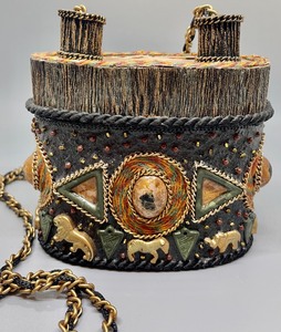 lot 301 image: Beautiful Vintage Crossbody Box Pouches by Mary Frances
