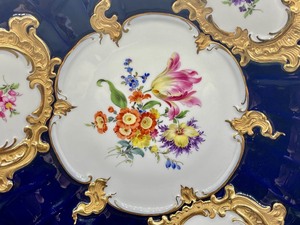 lot 441 image: Vintage Floral Platter with Gold Details