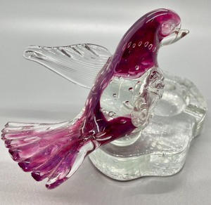 lot 434 image: Marvelous Murano Art Glass Ash Tray with Beautiful Art Glass Bird