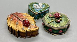 lot 442 image: Super Cute Floral Numbered Trinket Boxes